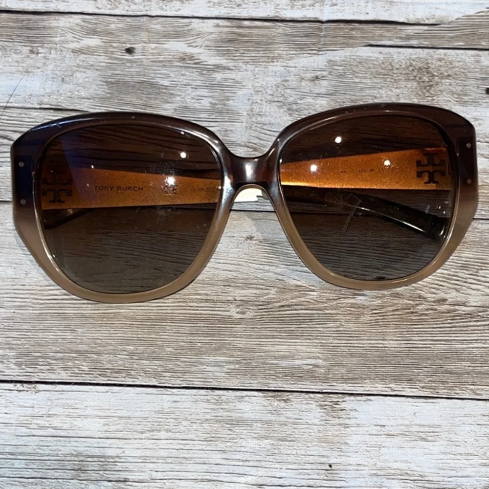 Tory Burch oversized polarized Sunglasses brown/beige gradient lenses.